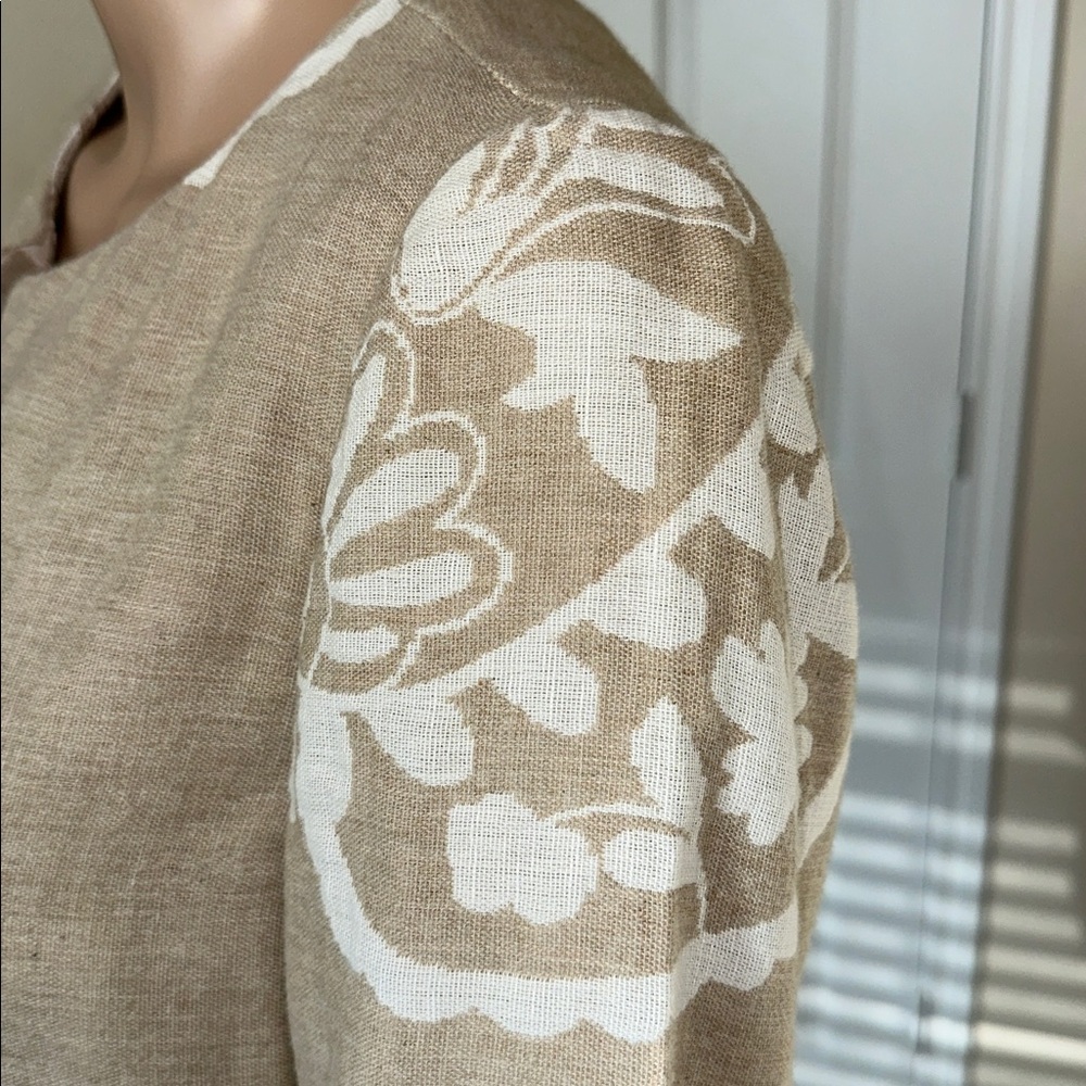 Versatile CHICO’S Linen Beige and White Floral Tunic, Blazer, or Jacket, Size 0. - Picture 5 of 13